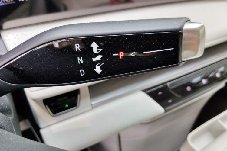 Used Buick GL8 New Energy 2024 Lu Zun Deluxe Edition 7-Seater Gear Lever