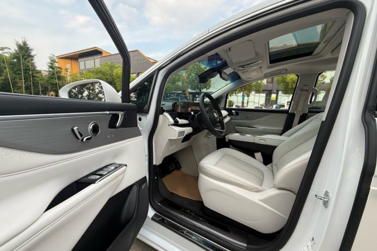 Used Buick GL8 New Energy 2024 Lu Zun Deluxe Edition 7-Seater Interior 1