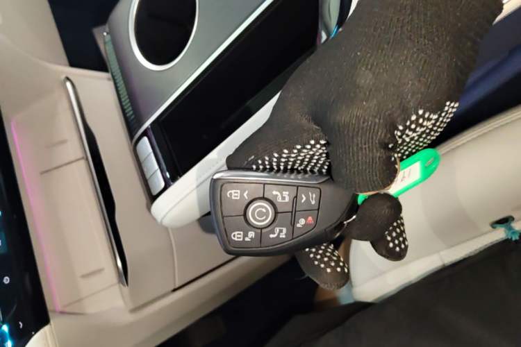 Used Buick GL8 New Energy 2024 Lu Zun Luxury Edition 6-Seater Interior 1