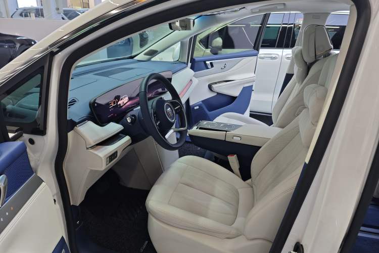 Used Buick GL8 New Energy 2024 Lu Zun Luxury Edition 7-Seater Interior 1