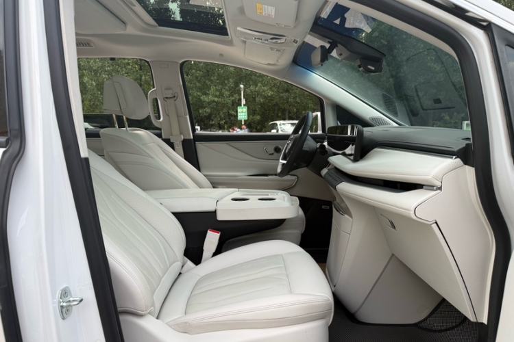 Used Buick GL8 New Energy 2024 Lu Zun Deluxe Edition 7-Seater Interior 2