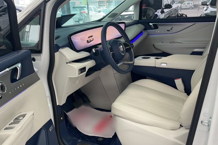 Used Buick GL8 New Energy 2024 Lu Zun Luxury Edition 7-Seater Interior 3