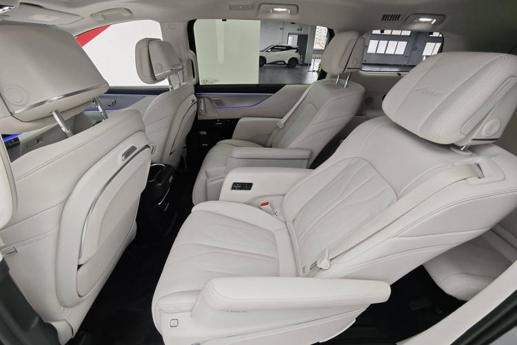 Used Buick GL8 New Energy 2024 Lu Zun Luxury Edition 7-Seater Interior 3