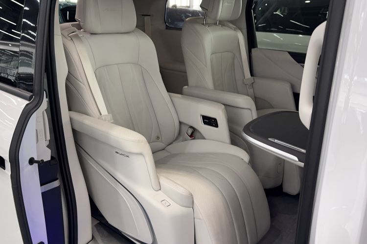 Used Buick GL8 New Energy 2024 Lu Zun Deluxe Edition 7-Seater Interior 4
