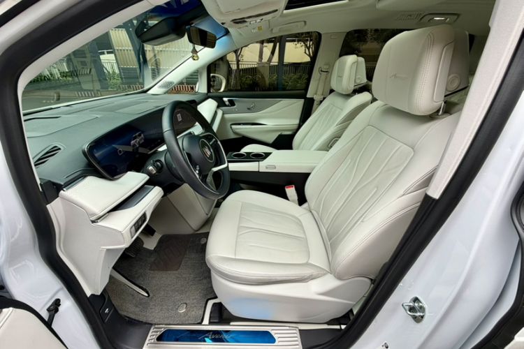 Used Buick GL8 New Energy 2024 Lu Zun Deluxe Edition 7-Seater Interior 4