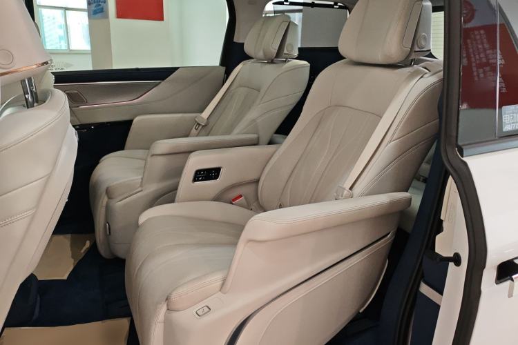 Used Buick GL8 New Energy 2024 Lu Zun Luxury Edition 7-Seater Interior 4