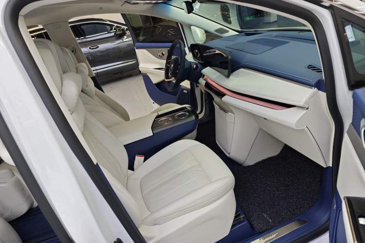 Used Buick GL8 New Energy 2024 Lu Zun Luxury Edition 7-Seater Interior 4