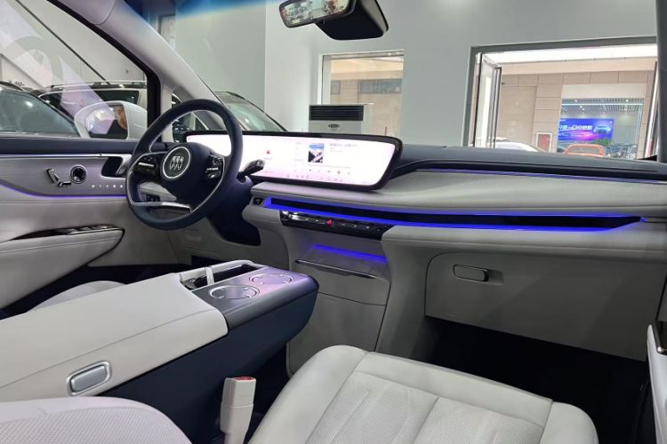 Used Buick GL8 New Energy 2024 Lu Zun Luxury Edition 6-Seater Interior 4
