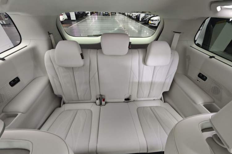 Used Buick GL8 New Energy 2024 Lu Zun Luxury Edition 7-Seater Interior 5