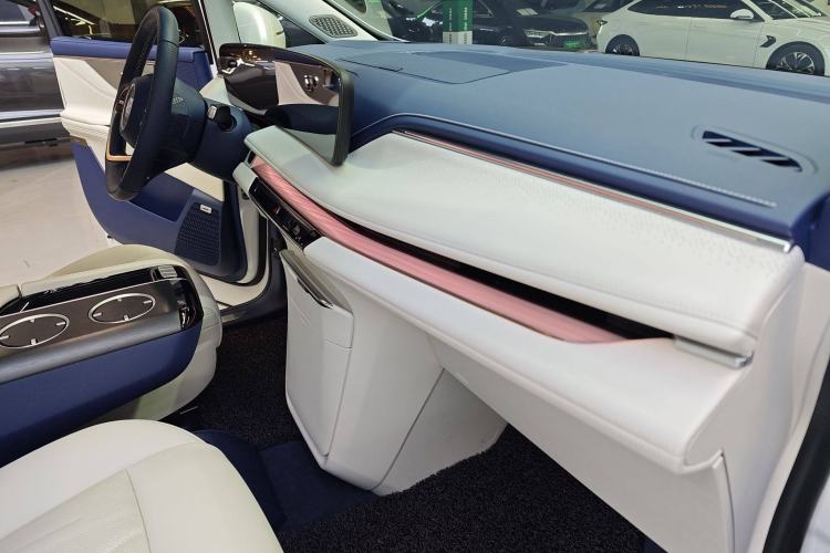 Used Buick GL8 New Energy 2024 Lu Zun Luxury Edition 7-Seater Interior 6