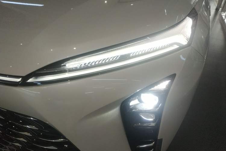 Used Buick GL8 New Energy 2024 Lu Zun Luxury Edition 7-Seater Left Front Headlight
