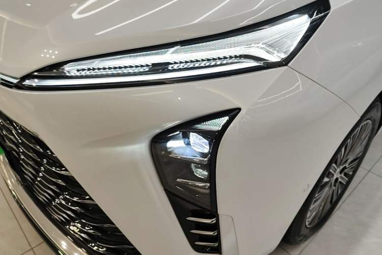 Used Buick GL8 New Energy 2024 Lu Zun Luxury Edition 7-Seater Left Front Headlight