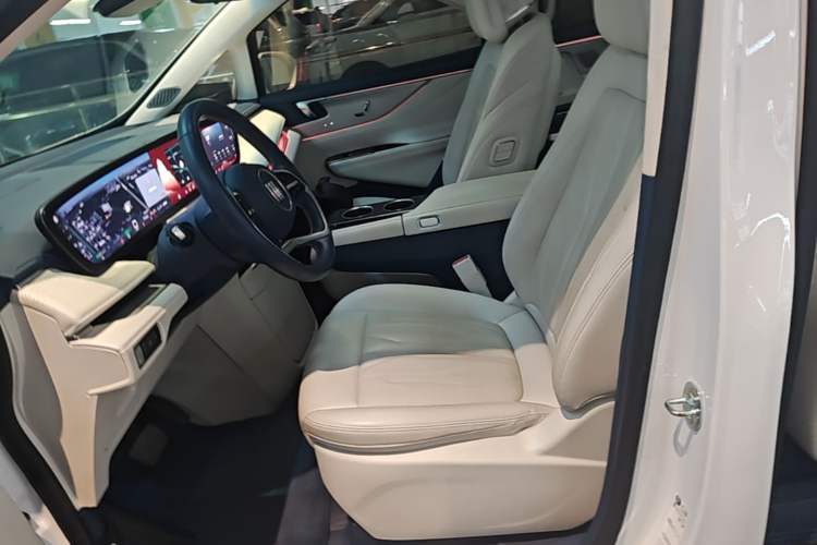 Used Buick GL8 New Energy 2024 Lu Zun Luxury Edition 6-Seater Left Front Seat