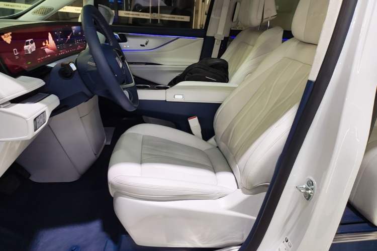 Used Buick GL8 New Energy 2024 Lu Zun Luxury Edition 7-Seater Left Front Seat