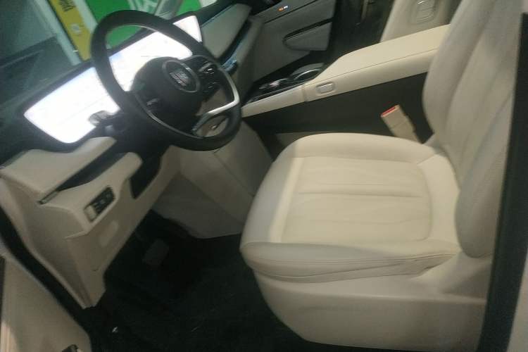 Used Buick GL8 New Energy 2024 Lu Zun Luxury Edition 7-Seater Left Front Seat