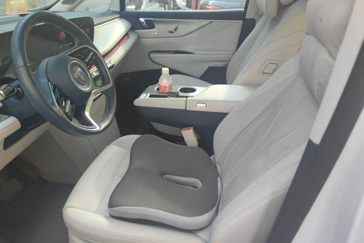 Used Buick GL8 New Energy 2024 Lu Zun Luxury Edition 7-Seater Left Front Seat