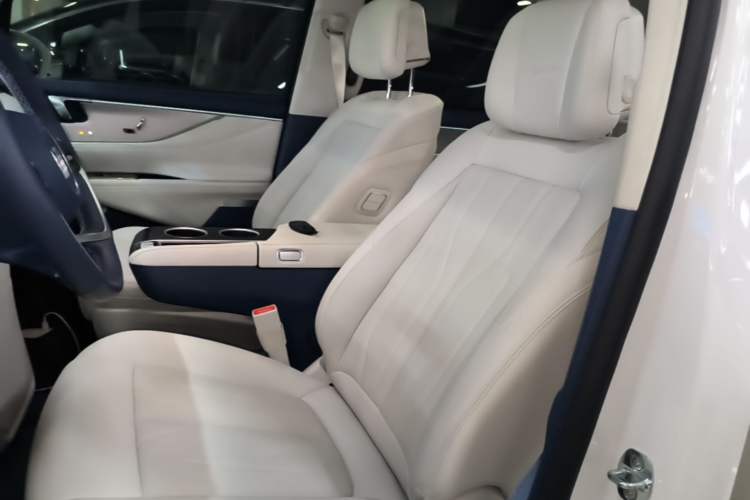 Used Buick GL8 New Energy 2024 Lu Zun Luxury Edition 7-Seater Left Front Seat