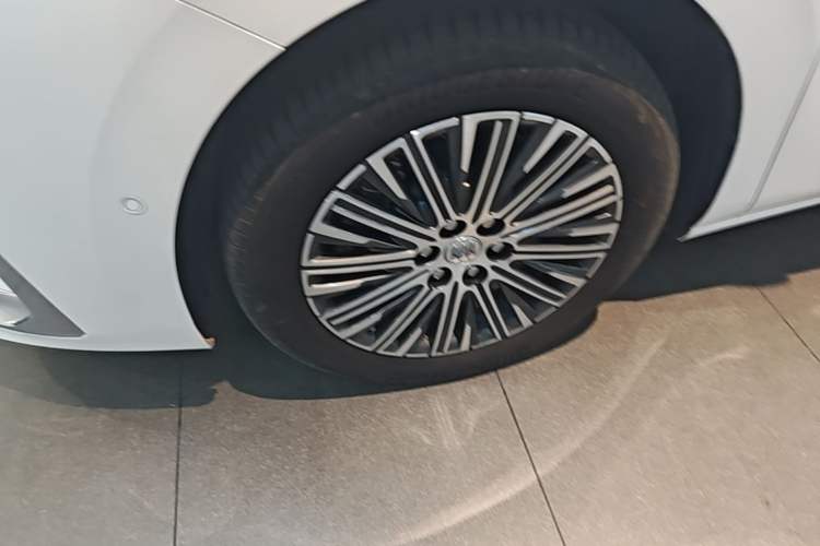 Used Buick GL8 New Energy 2024 Lu Zun Luxury Edition 6-Seater Left Front Wheel Hub