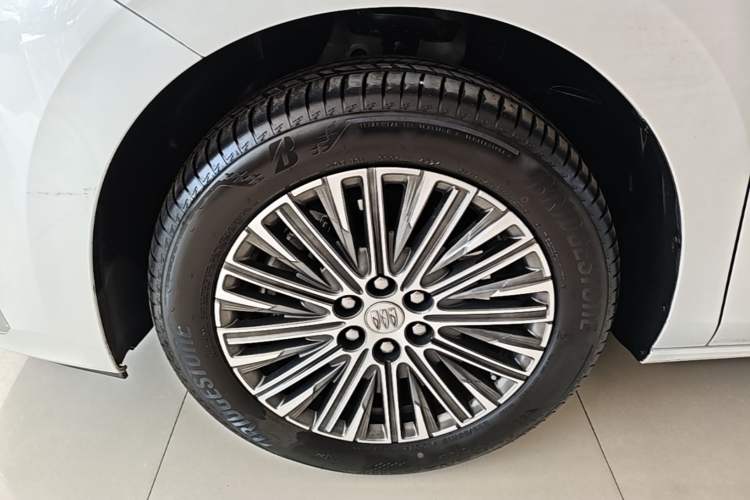 Used Buick GL8 New Energy 2024 Lu Zun Smart Edition 7-Seater Left Front Wheel Hub