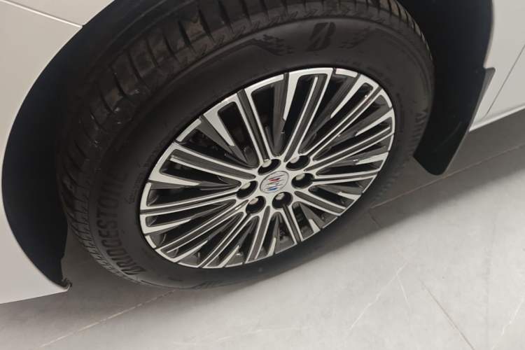 Used Buick GL8 New Energy 2024 Lu Zun Smart Edition 7-Seater Left Front Wheel Hub