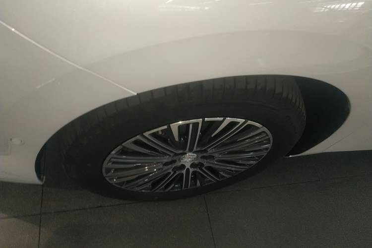 Used Buick GL8 New Energy 2024 Lu Zun Luxury Edition 7-Seater Left Front Wheel Hub