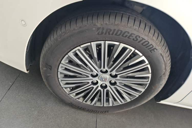 Used Buick GL8 New Energy 2024 Lu Zun Luxury Edition 6-Seater Left Front Wheel Hub