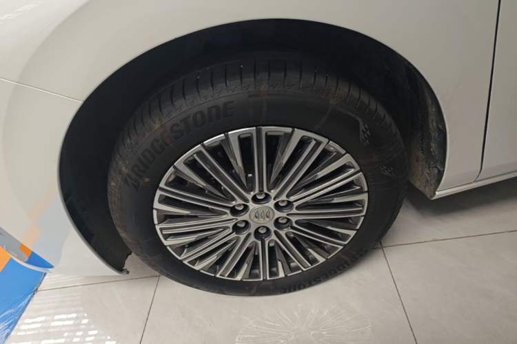 Used Buick GL8 New Energy 2024 Lu Zun Smart Edition 7-Seater Left Front Wheel Hub