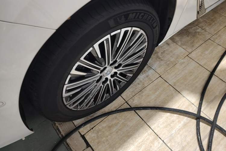 Used Buick GL8 New Energy 2024 Lu Zun Luxury Edition 7-Seater Left Front Wheel Hub