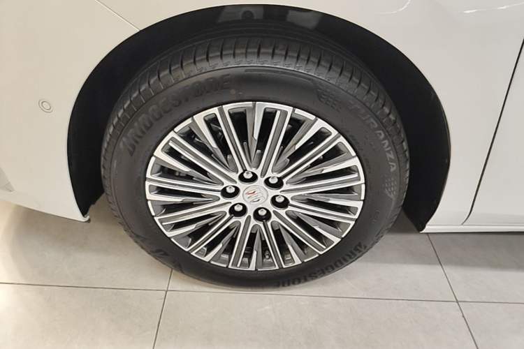 Used Buick GL8 New Energy 2024 Lu Zun Luxury Edition 7-Seater Left Front Wheel Hub