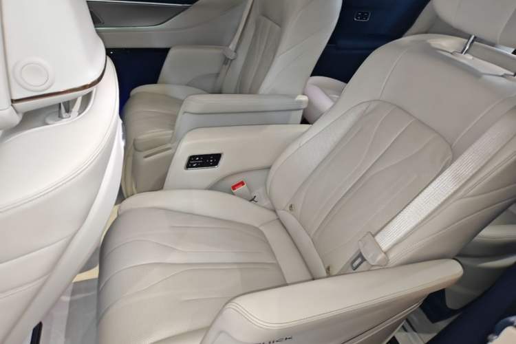 Used Buick GL8 New Energy 2024 Lu Zun Luxury Edition 6-Seater Left Rear Seat