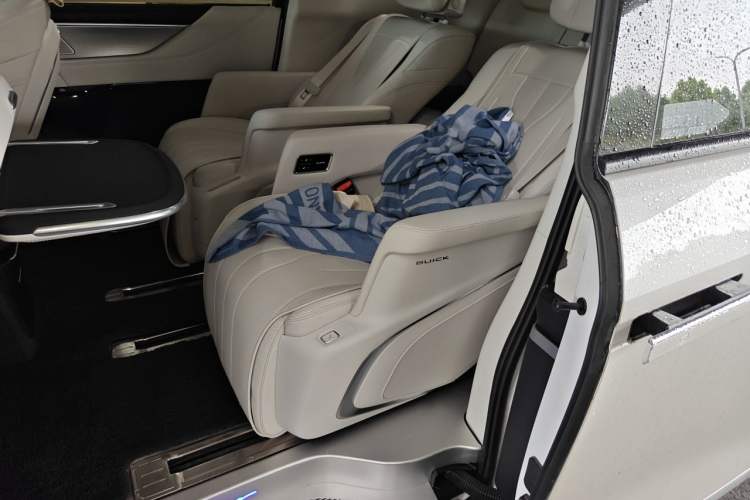 Used Buick GL8 New Energy 2024 Lu Zun Deluxe Edition 7-Seater Left Rear Seat