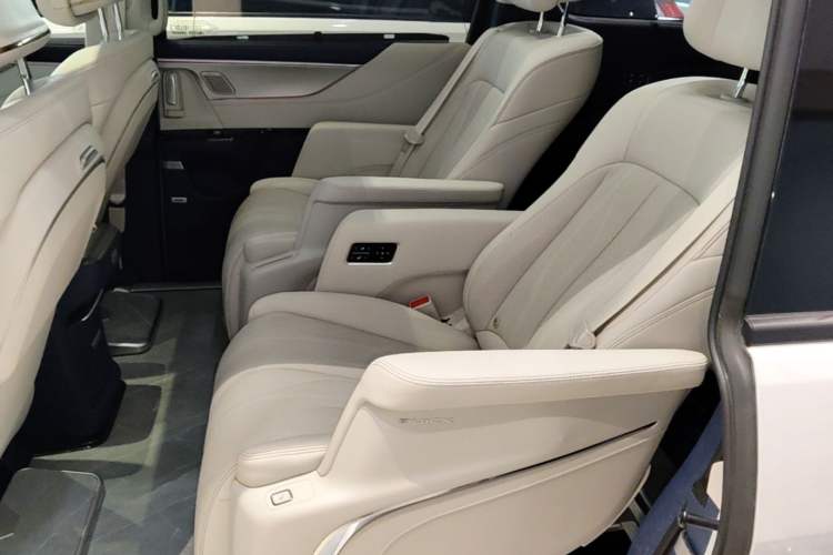 Used Buick GL8 New Energy 2024 Lu Zun Luxury Edition 6-Seater Left Rear Seat