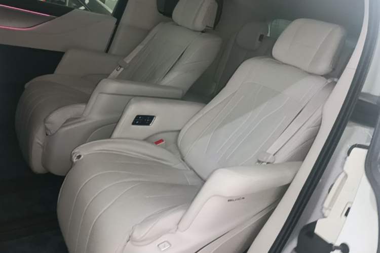 Used Buick GL8 New Energy 2024 Lu Zun Luxury Edition 7-Seater Left Rear Seat