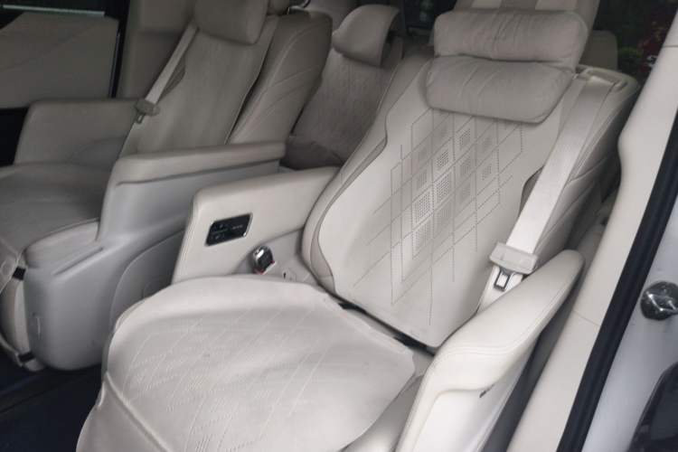 Used Buick GL8 New Energy 2024 Lu Zun Deluxe Edition 7-Seater Left Rear Seat