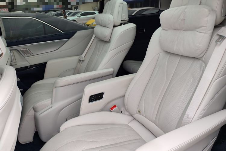 Used Buick GL8 New Energy 2024 Lu Zun Luxury Edition 7-Seater Left Rear Seat