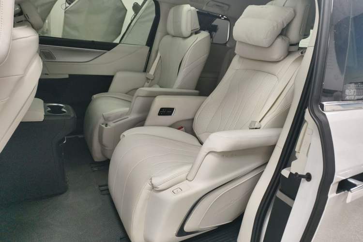 Used Buick GL8 New Energy 2024 Lu Zun Deluxe Edition 7-Seater Left Rear Seat