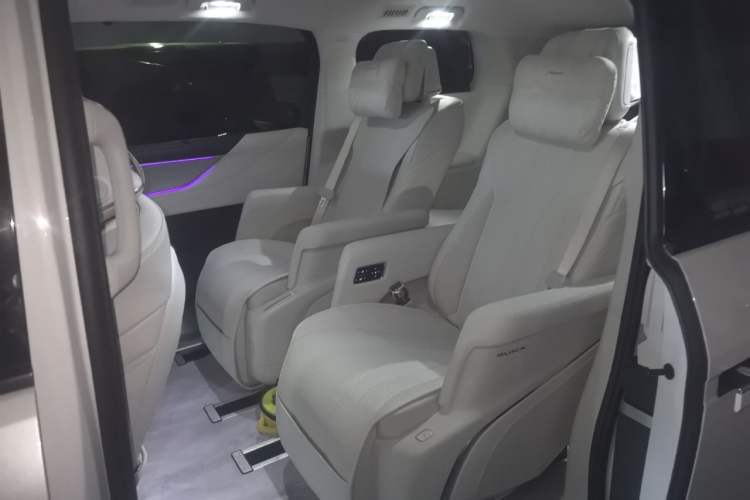 Used Buick GL8 New Energy 2024 Lu Zun Luxury Edition 7-Seater Left Rear Seat
