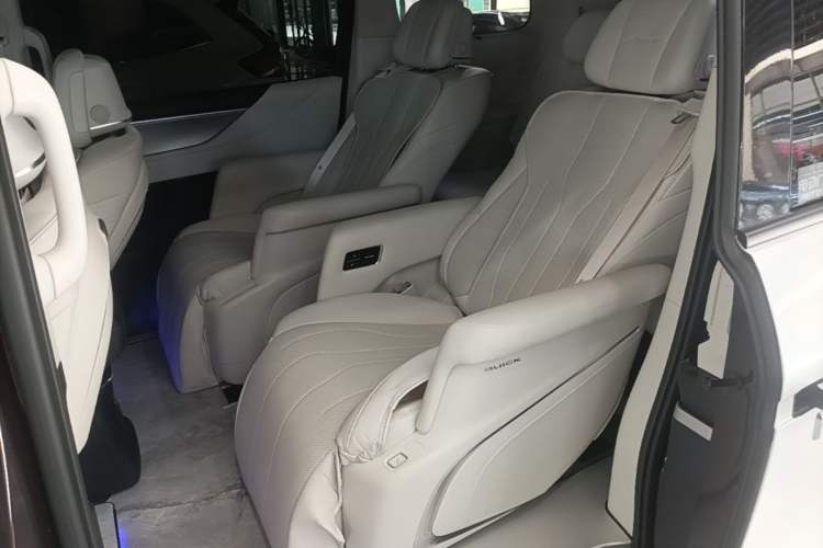 Used Buick GL8 New Energy 2024 Lu Zun Deluxe Edition 7-Seater Left Rear Seat