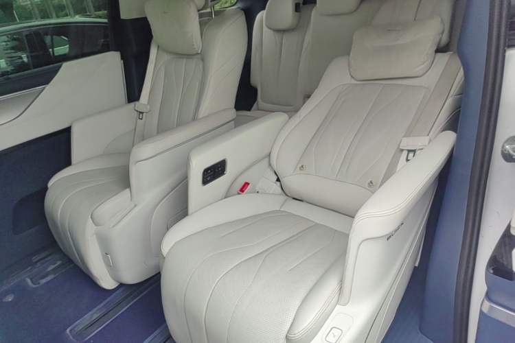 Used Buick GL8 New Energy 2024 Lu Zun Luxury Edition 7-Seater Left Rear Seat