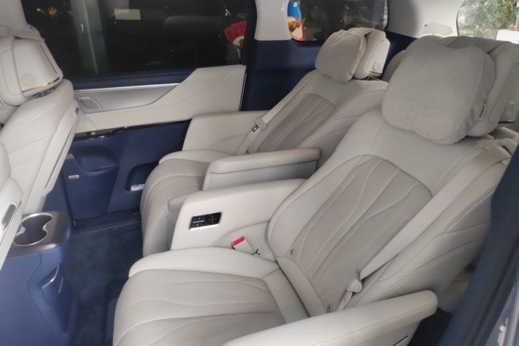 Used Buick GL8 New Energy 2024 Lu Zun Luxury Edition 7-Seater Left Rear Seat