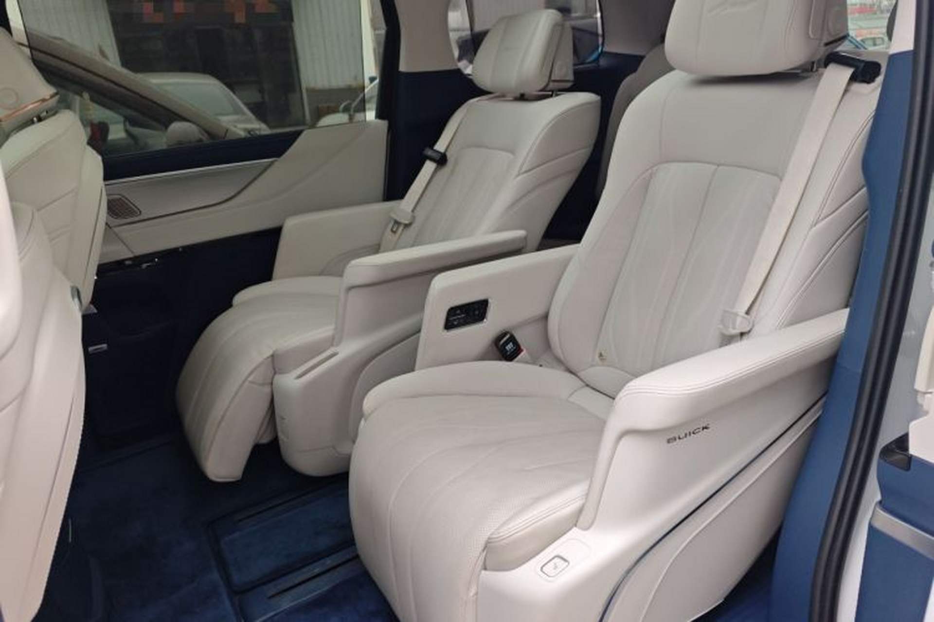 Used Buick GL8 New Energy 2024 Lu Zun Luxury Edition 7-Seater Left Rear Seat