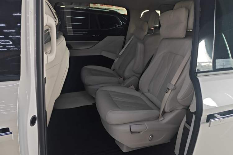 Used Buick GL8 New Energy 2024 Lu Zun Smart Edition 7-Seater Left Rear Seat