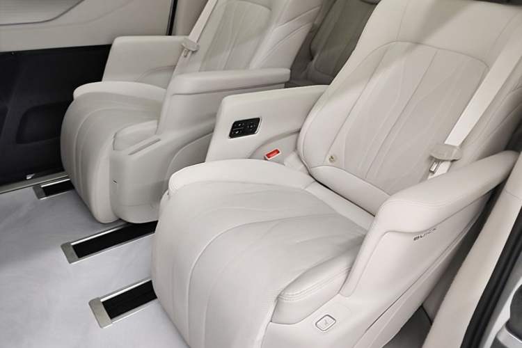 Used Buick GL8 New Energy 2024 Lu Zun Luxury Edition 7-Seater Left Rear Seat
