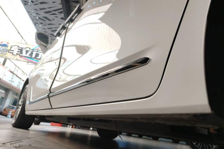 Used Buick GL8 New Energy 2024 Lu Zun Luxury Edition 7-Seater Left Side Sill