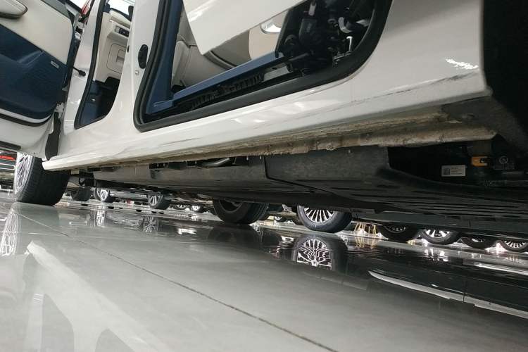 Used Buick GL8 New Energy 2024 Lu Zun Luxury Edition 7-Seater Left Side Sill