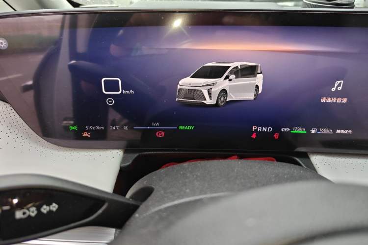 Used Buick GL8 New Energy 2024 Lu Zun Deluxe Edition 7-Seater Odometer Close Up