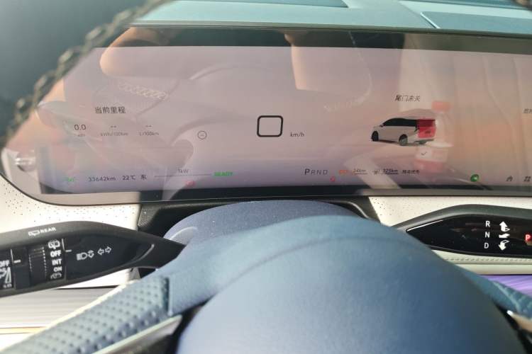 Used Buick GL8 New Energy 2024 Lu Zun Luxury Edition 7-Seater Odometer Close Up