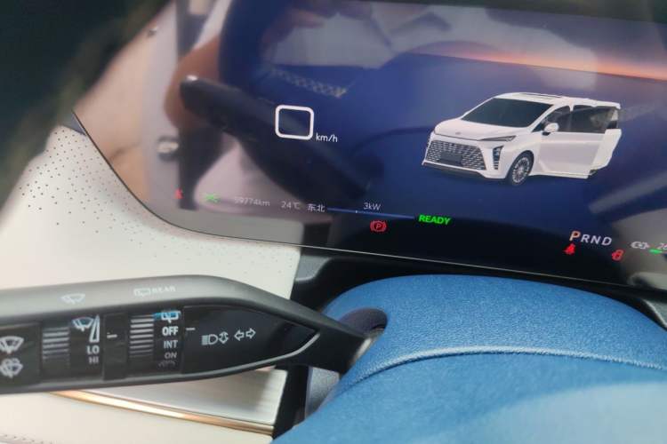 Used Buick GL8 New Energy 2024 Lu Zun Luxury Edition 7-Seater Odometer Close Up