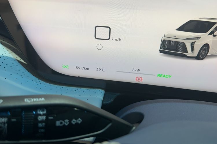 Used Buick GL8 New Energy 2024 Lu Zun Luxury Edition 7-Seater Odometer Close Up
