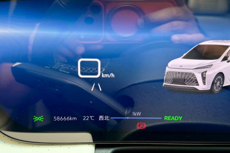 Used Buick GL8 New Energy 2024 Lu Zun Deluxe Edition 7-Seater Odometer Close Up